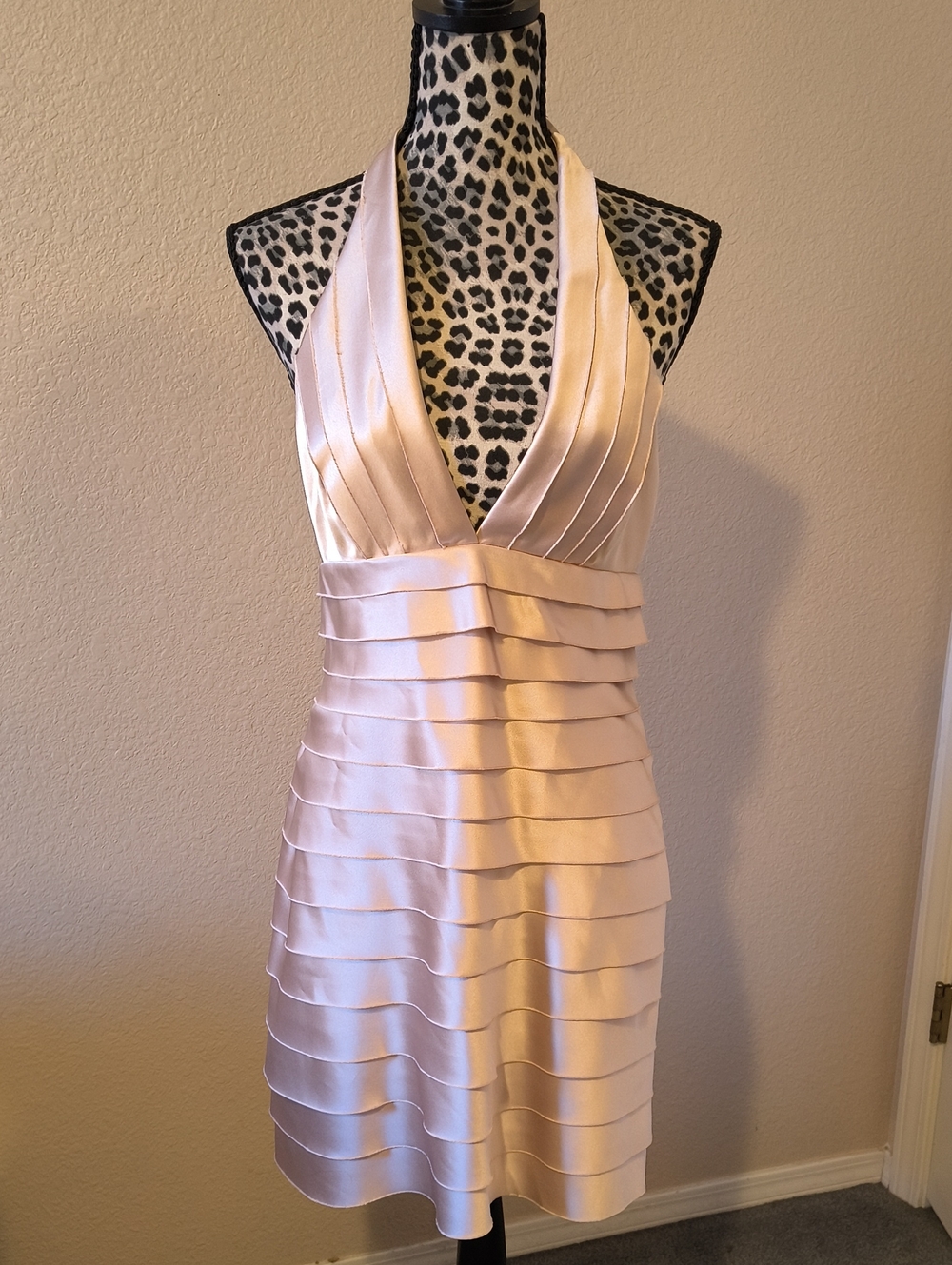 BCBG MAXAZRIA Champagne Blush Satin Tiered Dress. Halter Plunge 10